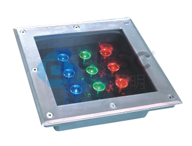 廣場上，宇泉燈飾地埋燈深受民眾喜愛